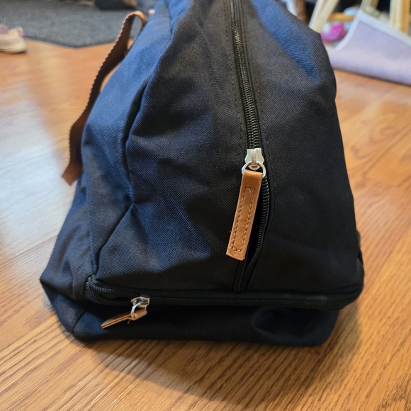 DSW Weekender Duffle Bag Black Tan Separte Shoe Compartment Gym Bag Travel Bag - Picture 9 of 15